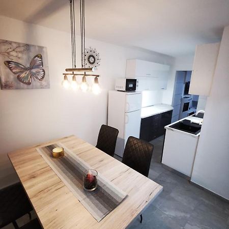Ema Studio Apartman 카를로바츠 외부 사진