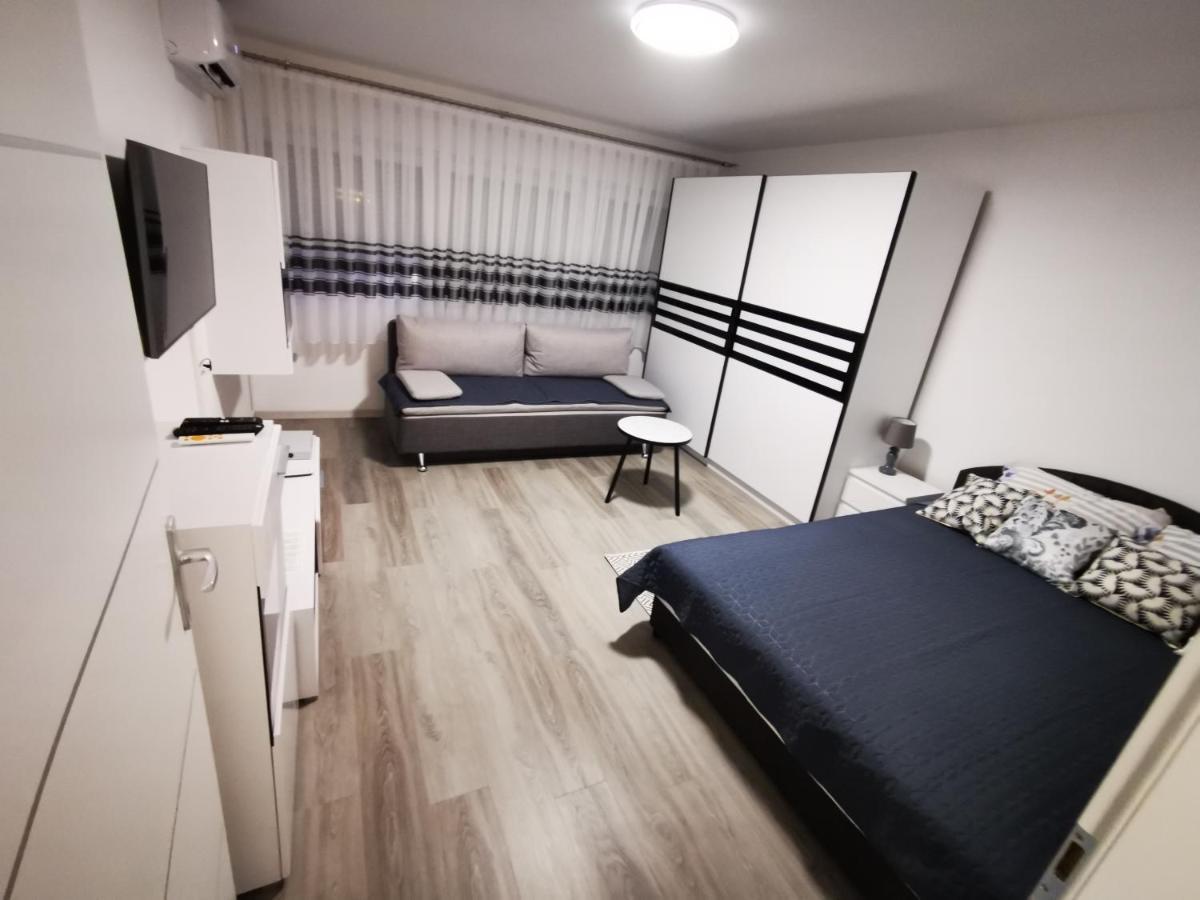 Ema Studio Apartman 카를로바츠 외부 사진
