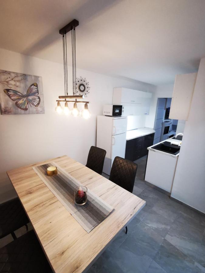 Ema Studio Apartman 카를로바츠 외부 사진