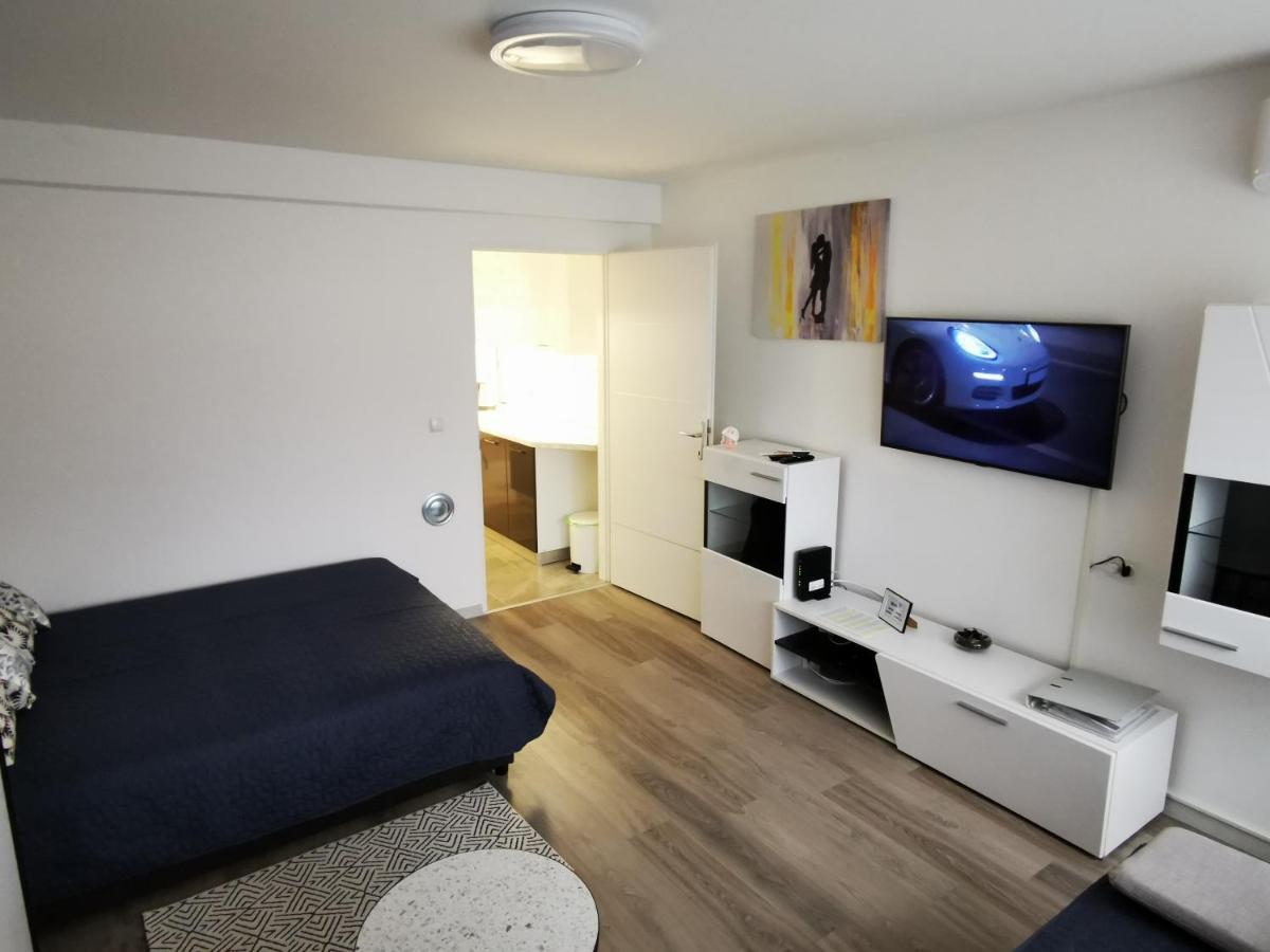 Ema Studio Apartman 카를로바츠 외부 사진