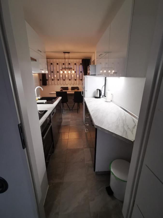 Ema Studio Apartman 카를로바츠 외부 사진