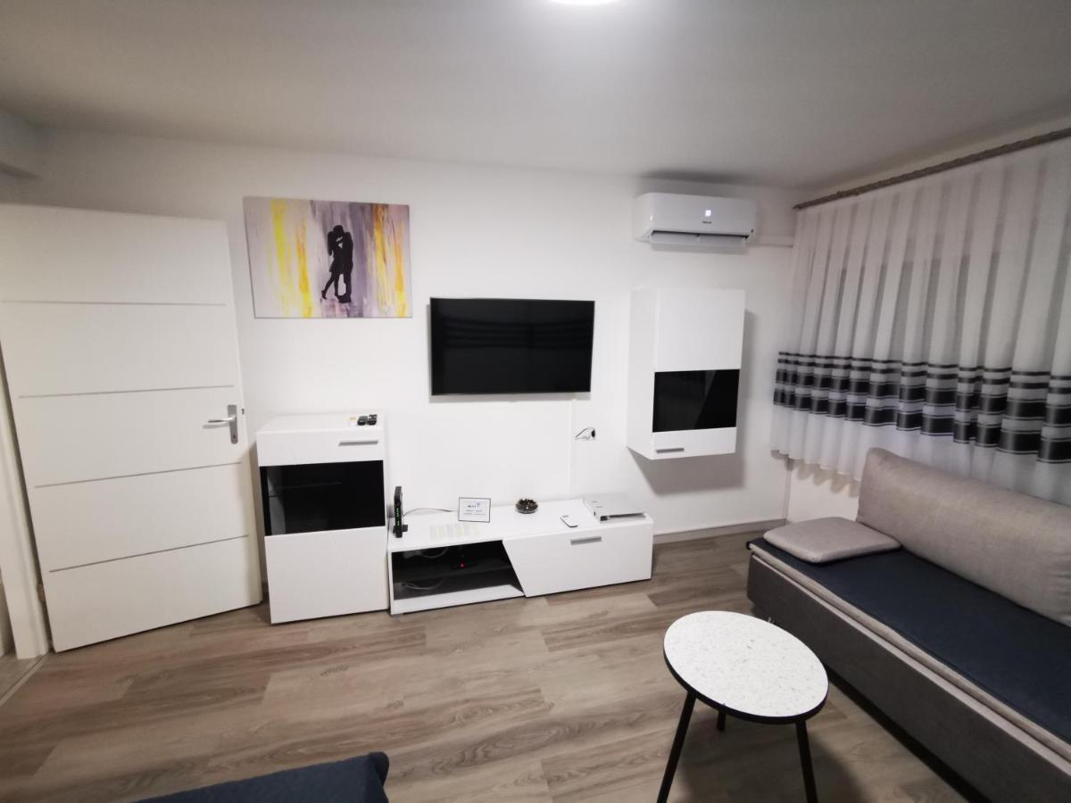 Ema Studio Apartman 카를로바츠 외부 사진